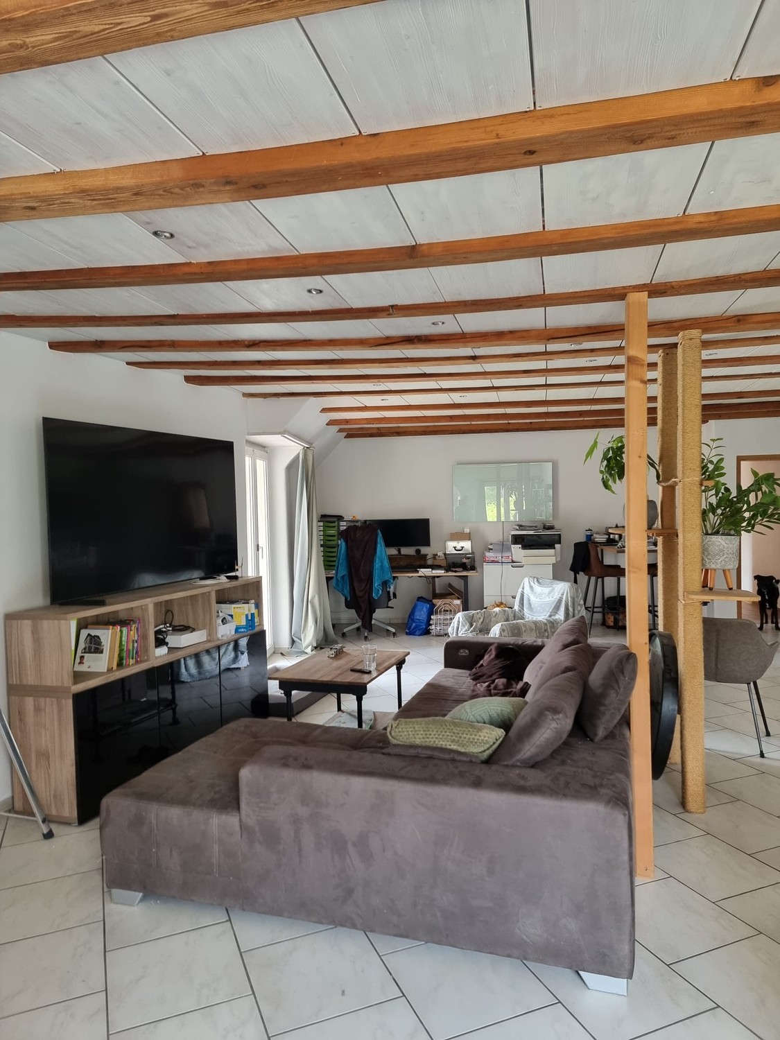 Chambre en colocation

Vous ne cherchez pas simplement une chambre en colocation, mais un foyer avec beaucoup d'espace, un jardin et une atmosphère de vie détendue ? Alors cette offre pourrait être exactement ce qu'il vous faut.  
Dans une charmante ferme à Schlatt TG, une chambre spacieuse d'enviro