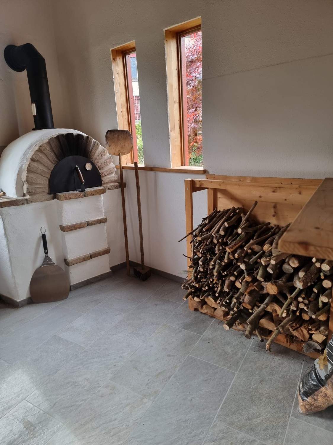 Chambre en colocation

Vous ne cherchez pas simplement une chambre en colocation, mais un foyer avec beaucoup d'espace, un jardin et une atmosphère de vie détendue ? Alors cette offre pourrait être exactement ce qu'il vous faut.  
Dans une charmante ferme à Schlatt TG, une chambre spacieuse d'enviro