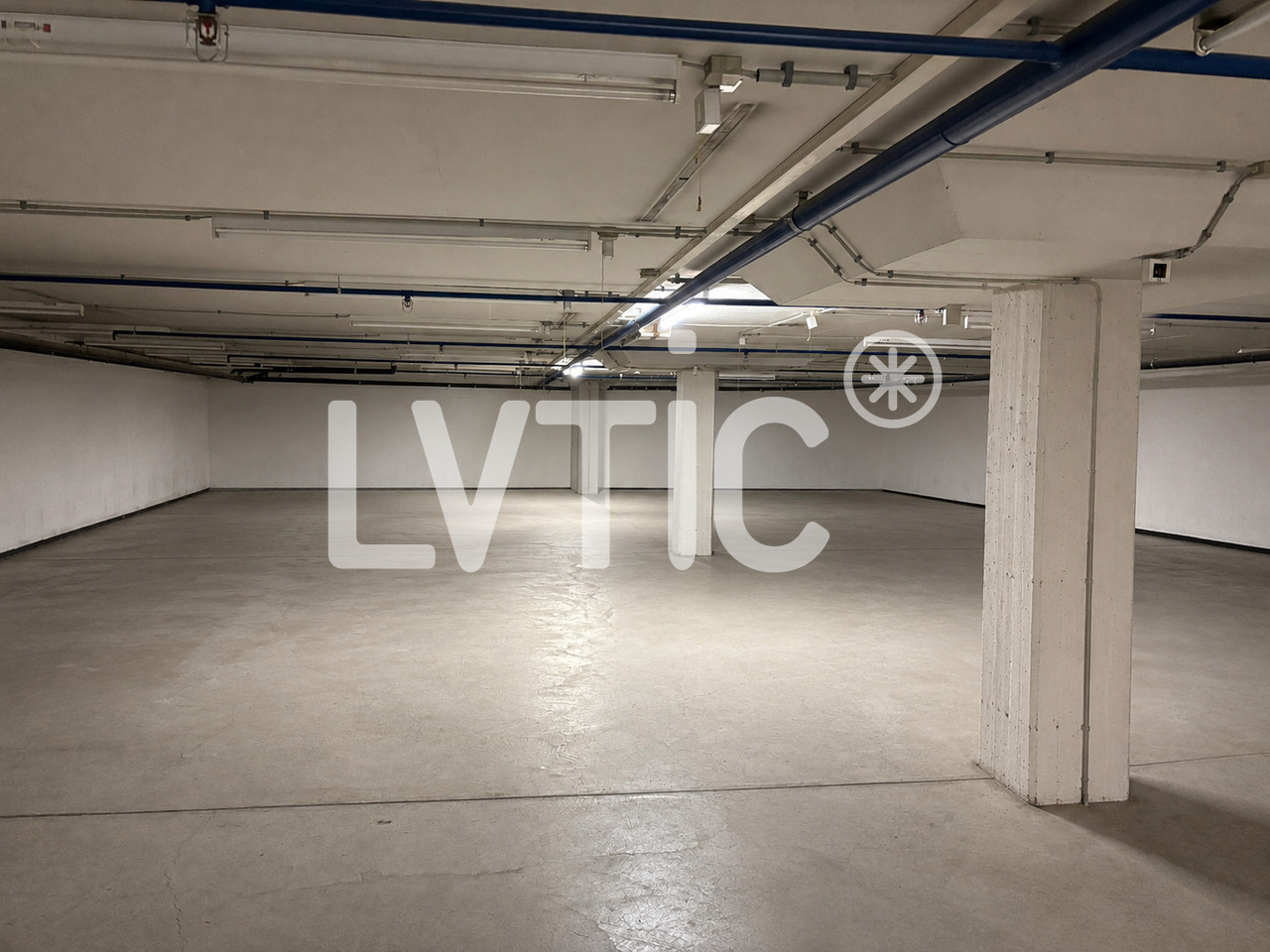 680m² storage room, photo 2 sur 5