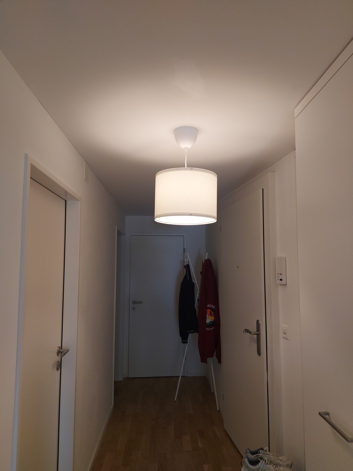 Chambre dans une colocation

Comme je pars pour un semestre à l'étranger pendant quelques mois, je loue ma chambre en colocation :

Temporaire du 1er octobre à fin février
10 minutes du centre de Regensdorf (Coop, Migros, Denner, etc.)
2 minutes de l'arrêt Regensdorf Chrüzächer
Bonnes liaisons vers , photo 5 sur 7