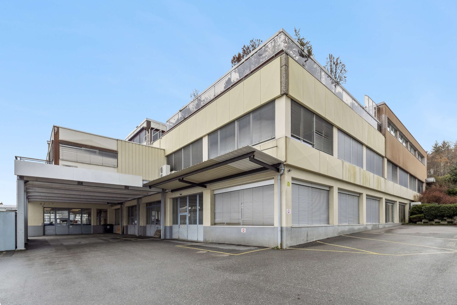 1269m² industrial object