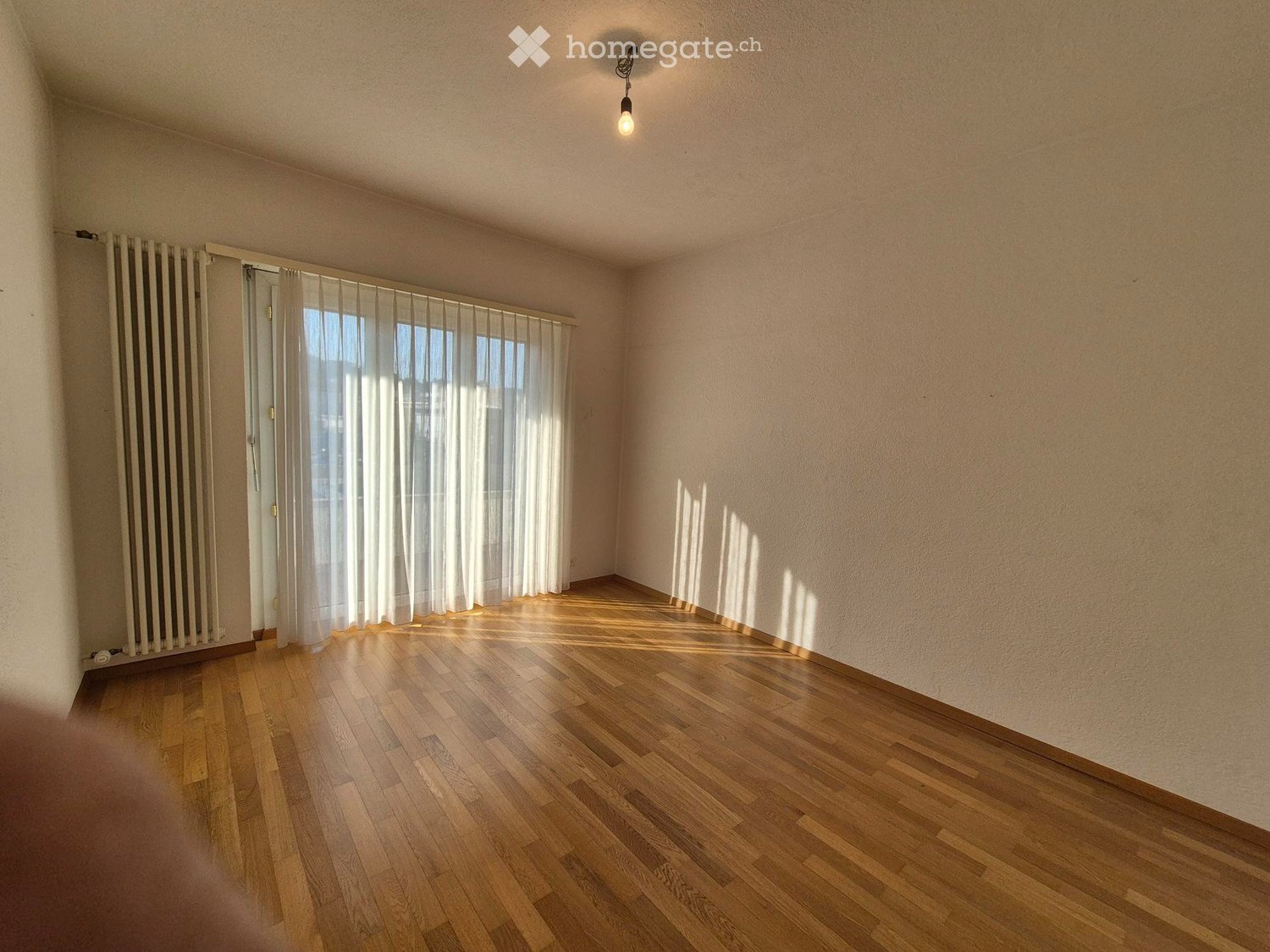 Appartement de 4 ½ pièces

Il est proposé en location un grand appartement de 130 m², idéal pour une famille ou pour ceux qui souhaitent vivre dans des espaces spacieux et confortables.

L'appartement se compose de :

3 chambres à coucher spacieuses
Grand salon accueillant
Cuisine ouverte

2 salles 