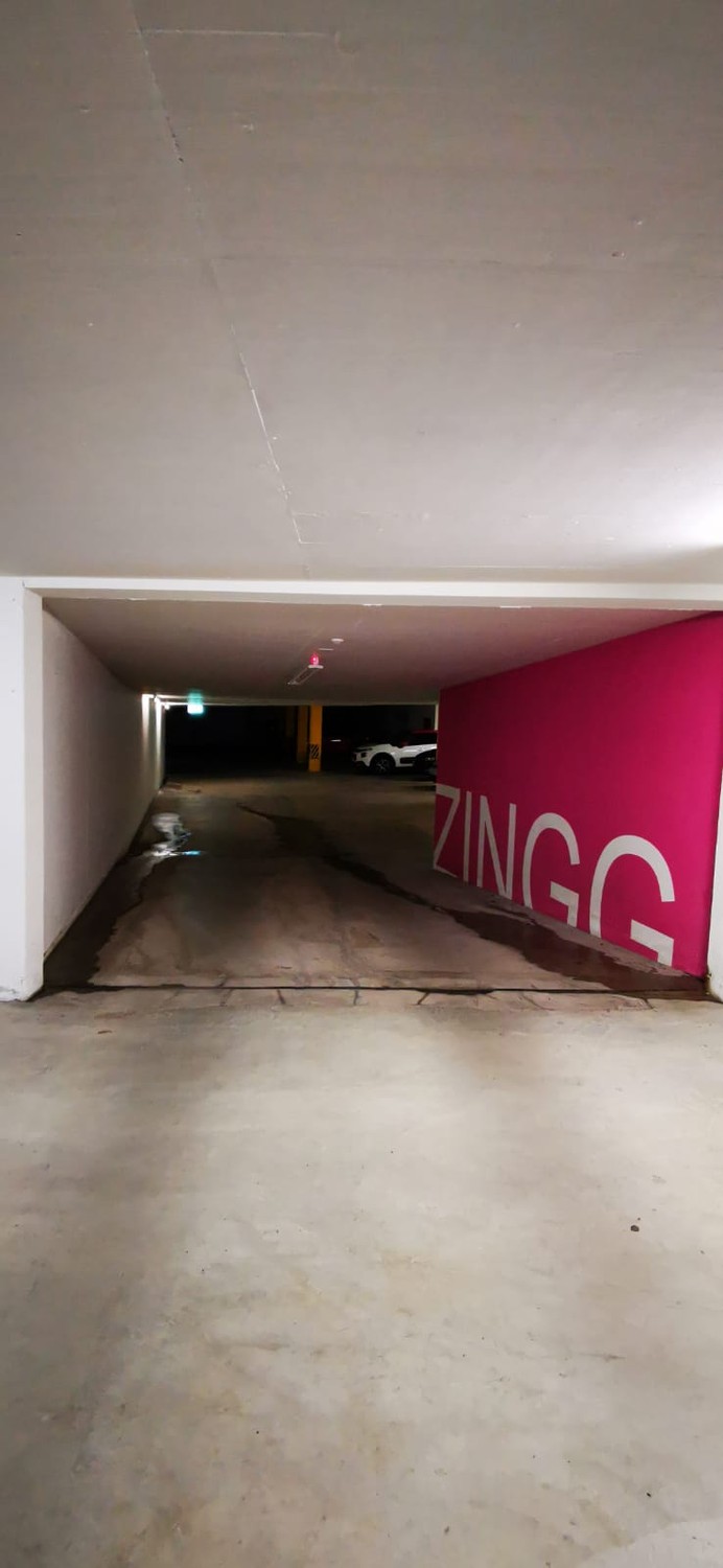 Place de parc souterrain, photo 1 sur 2