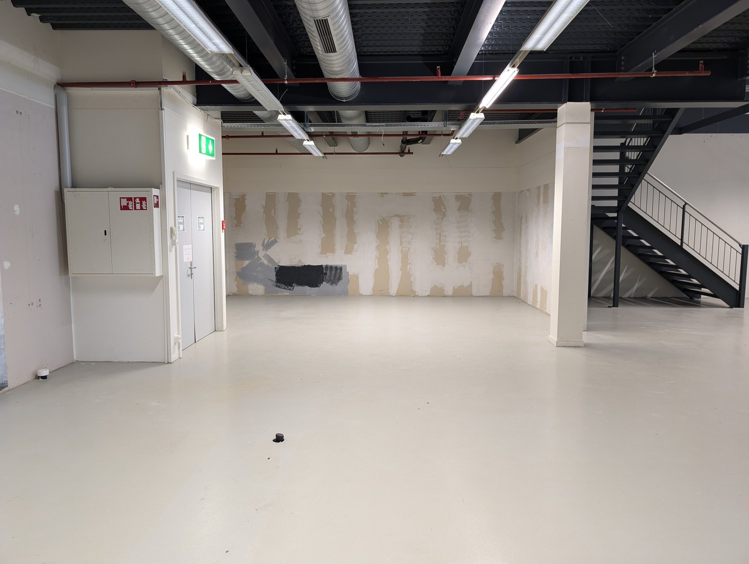 Magasin de 1679m², photo 3 sur 4