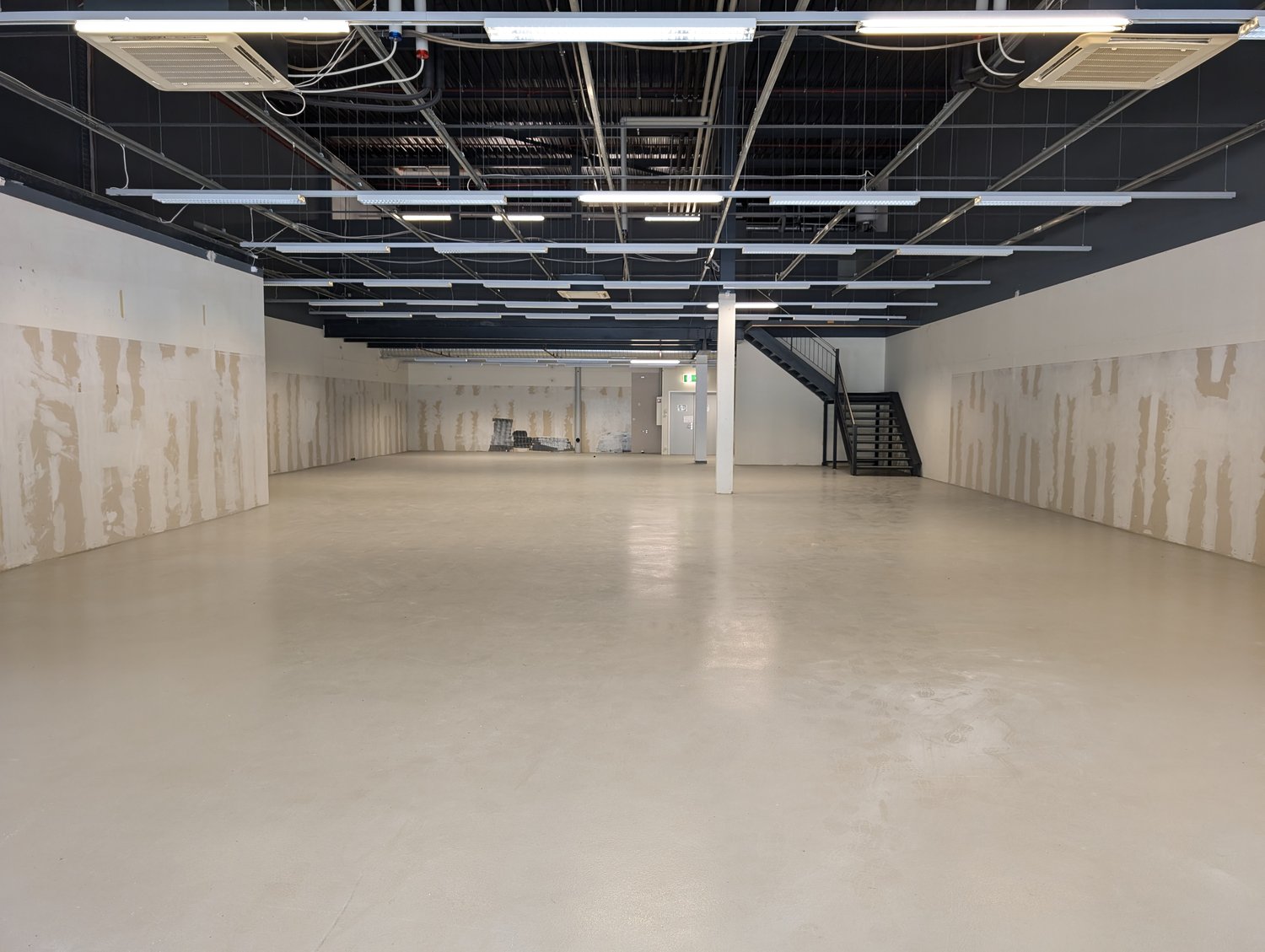 Magasin de 1679m², photo 1 sur 4