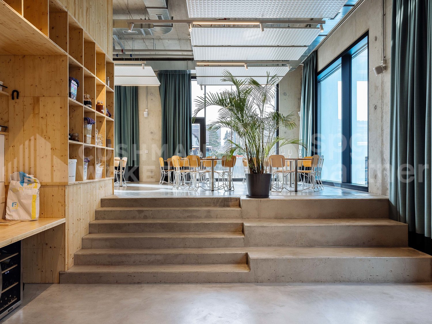 336m² commercial