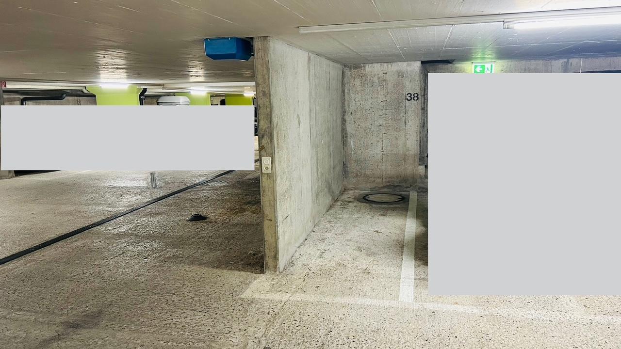 Place de stationnement pour votre moto à la recherche ? Vous êtes au bon endroit, car nous louons **dès maintenant ou sur demande** une place de stationnement pour moto dans le parking souterrain de l'Abendwegs 1-5 à 8038 Zürich pour **CHF 80/p.M. (hors TVA).**

Avez-vous suscité notre intérêt ? Nou