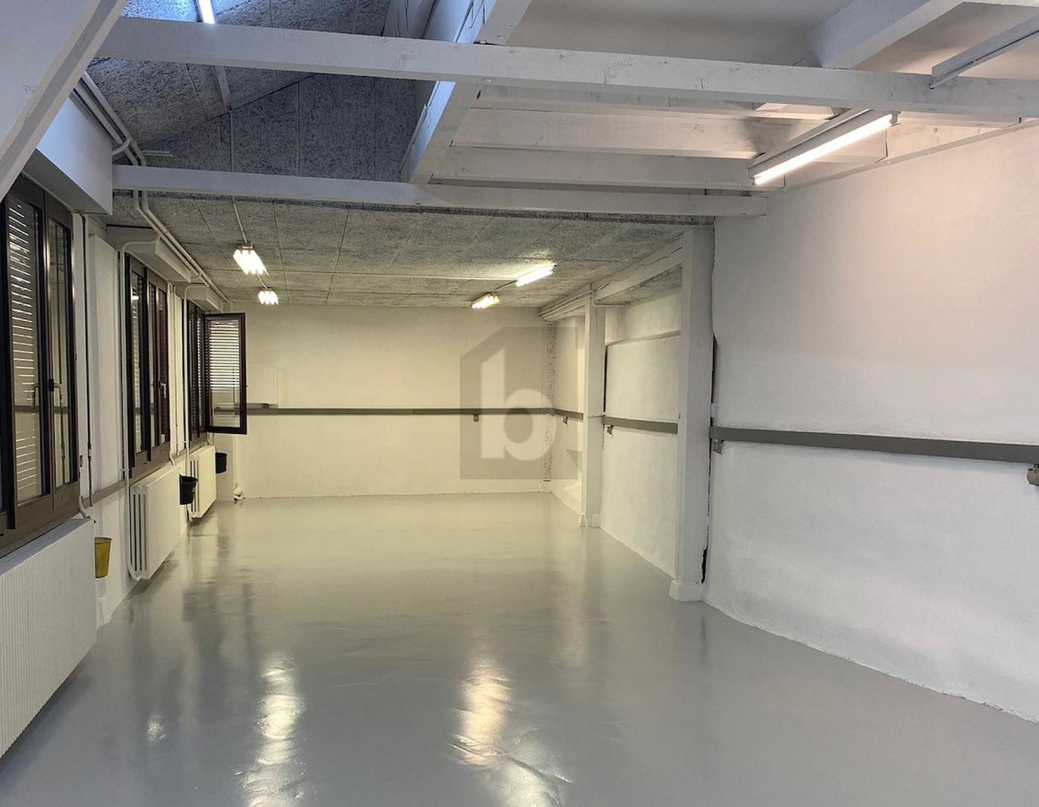 125m² office