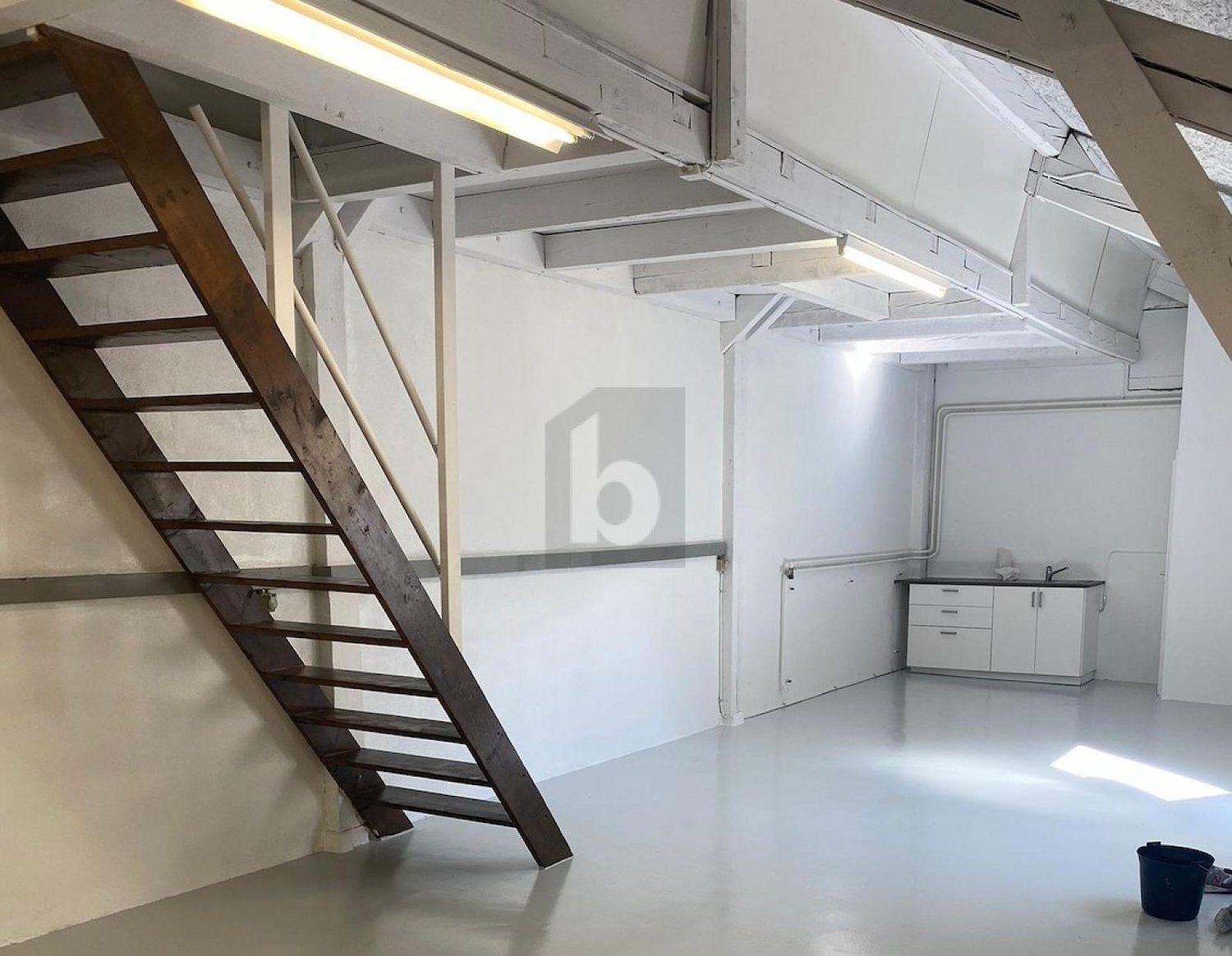 125m² office