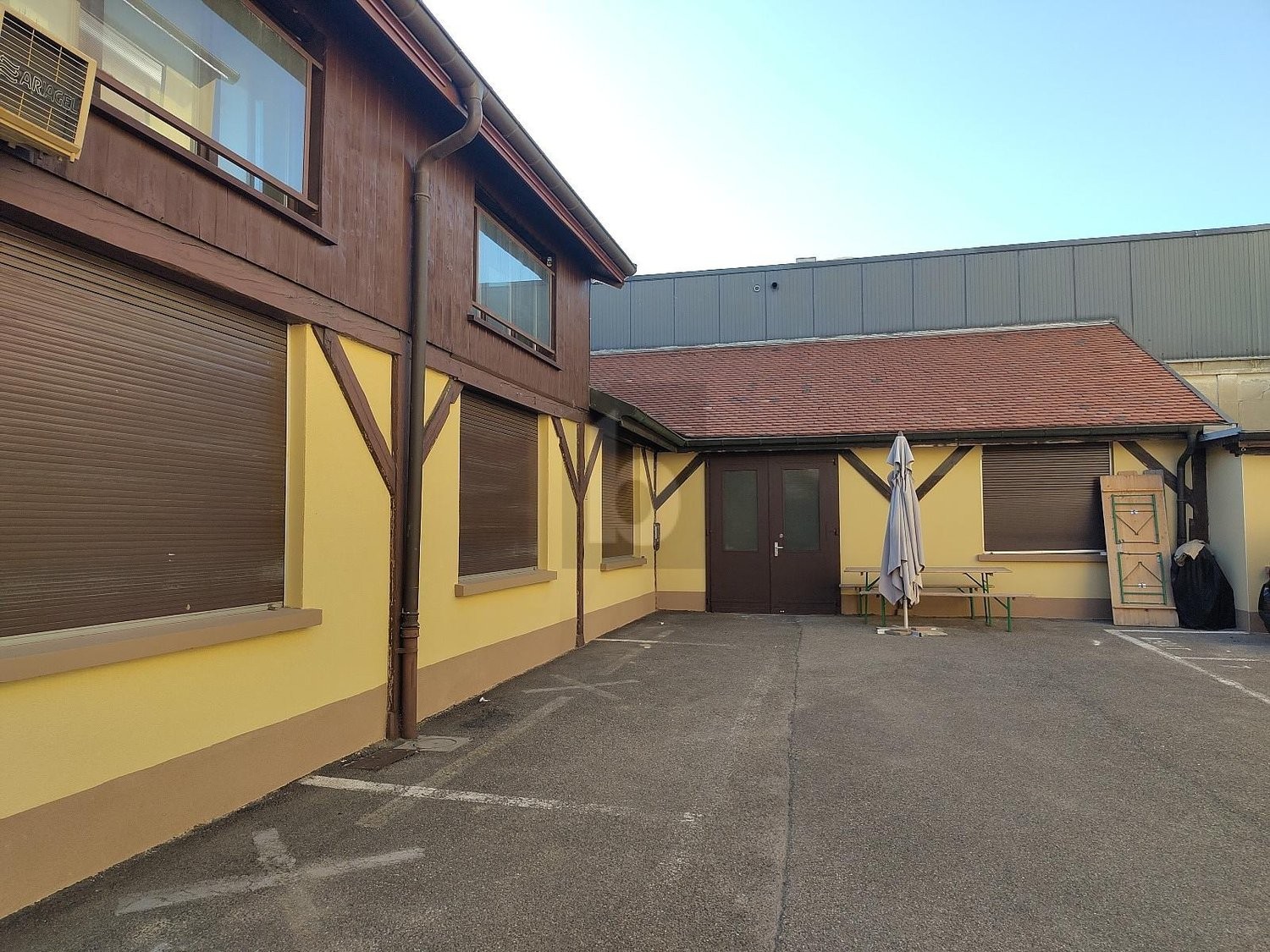 125m² office