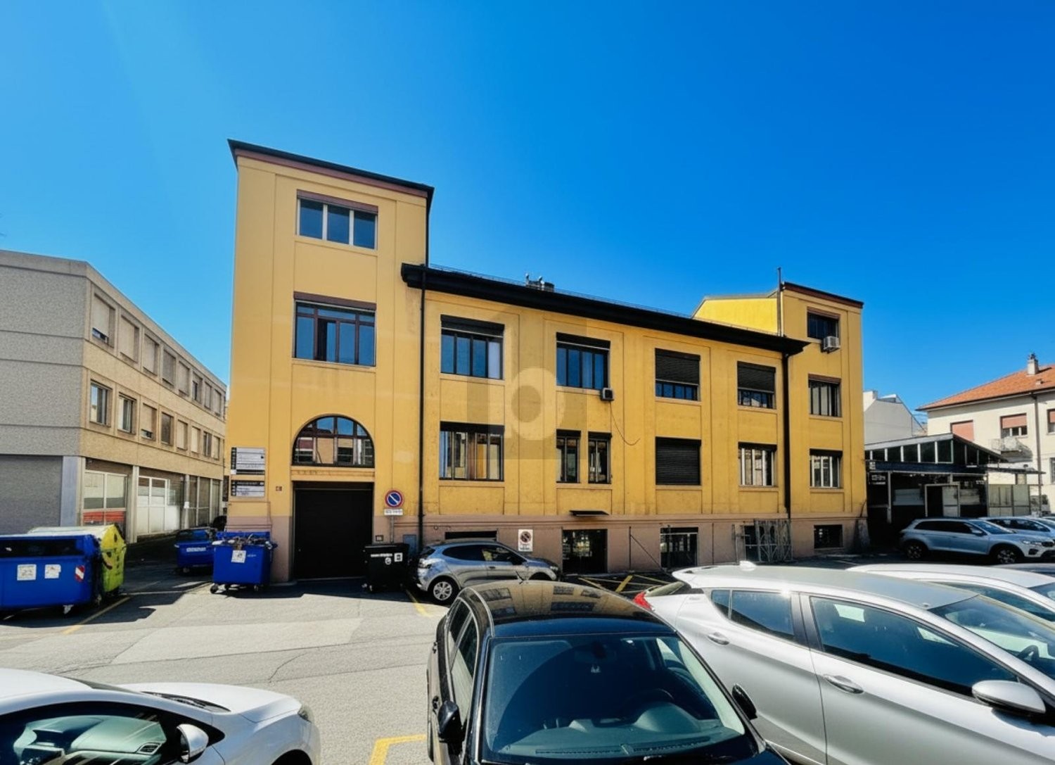 125m² office