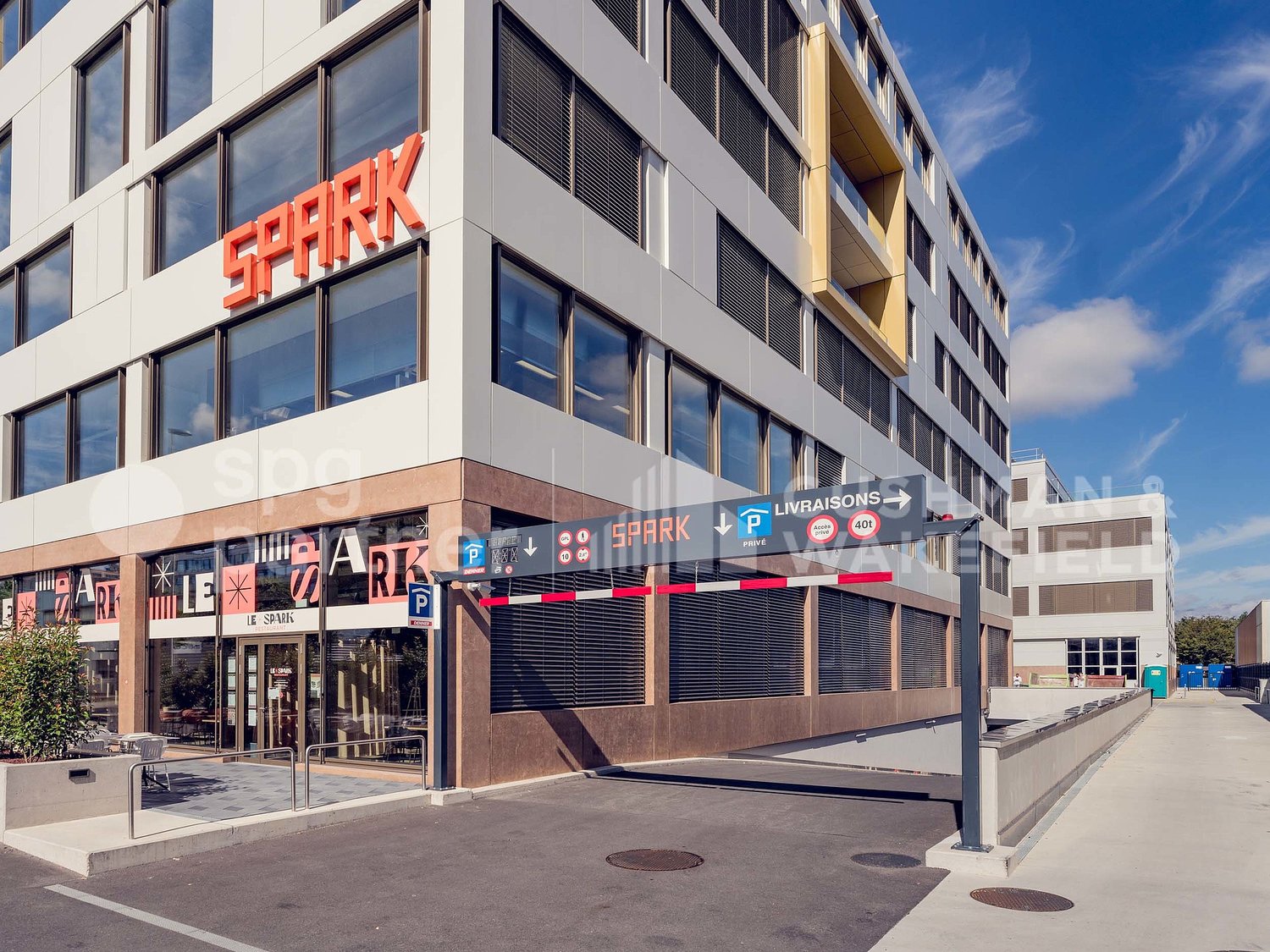 1145m² commercial