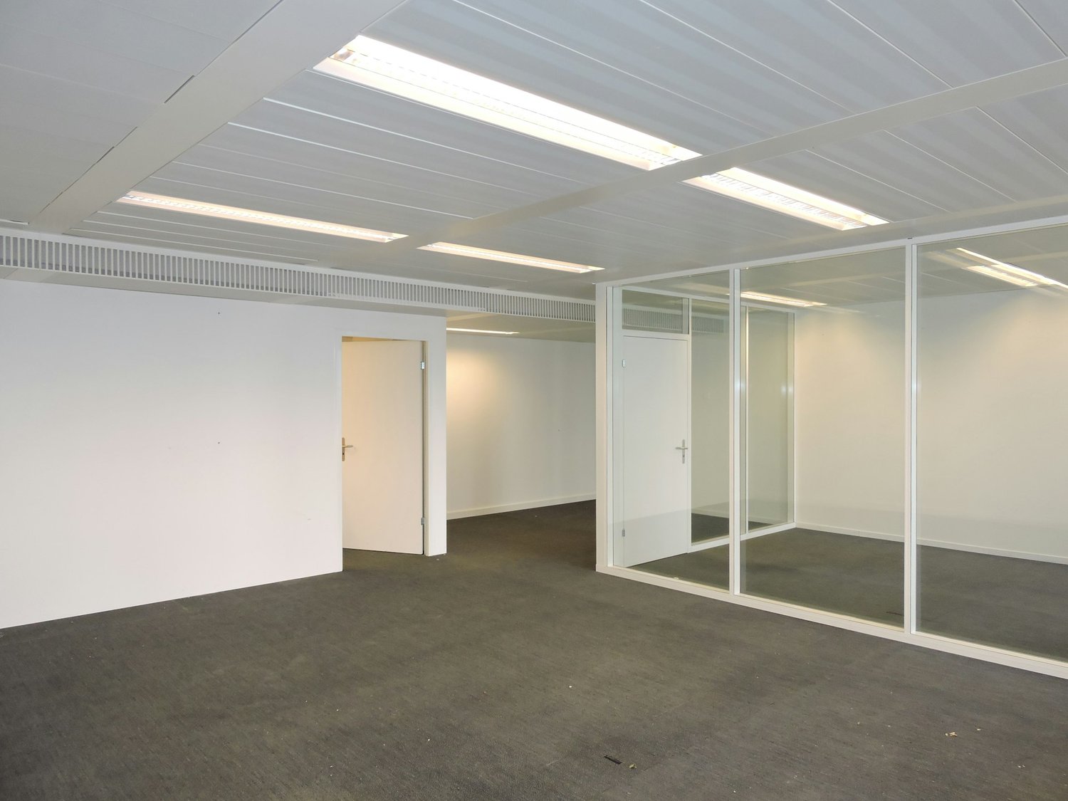 95m² bureau, photo 1 sur 8