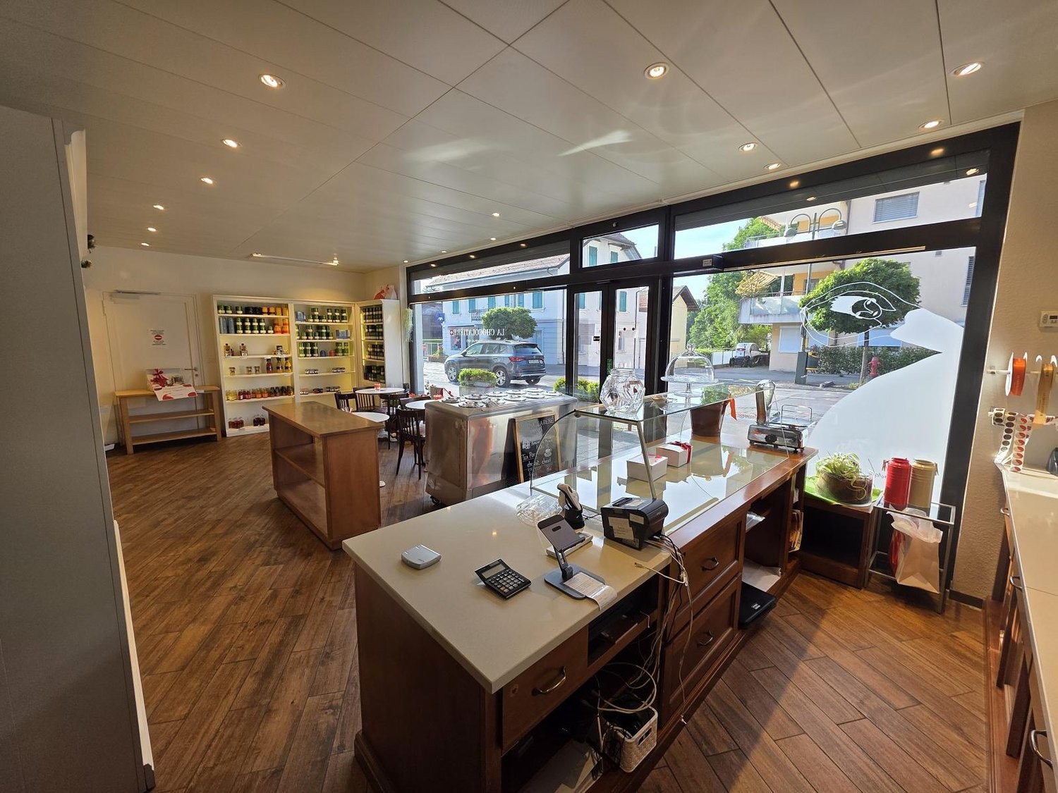 45m² shop