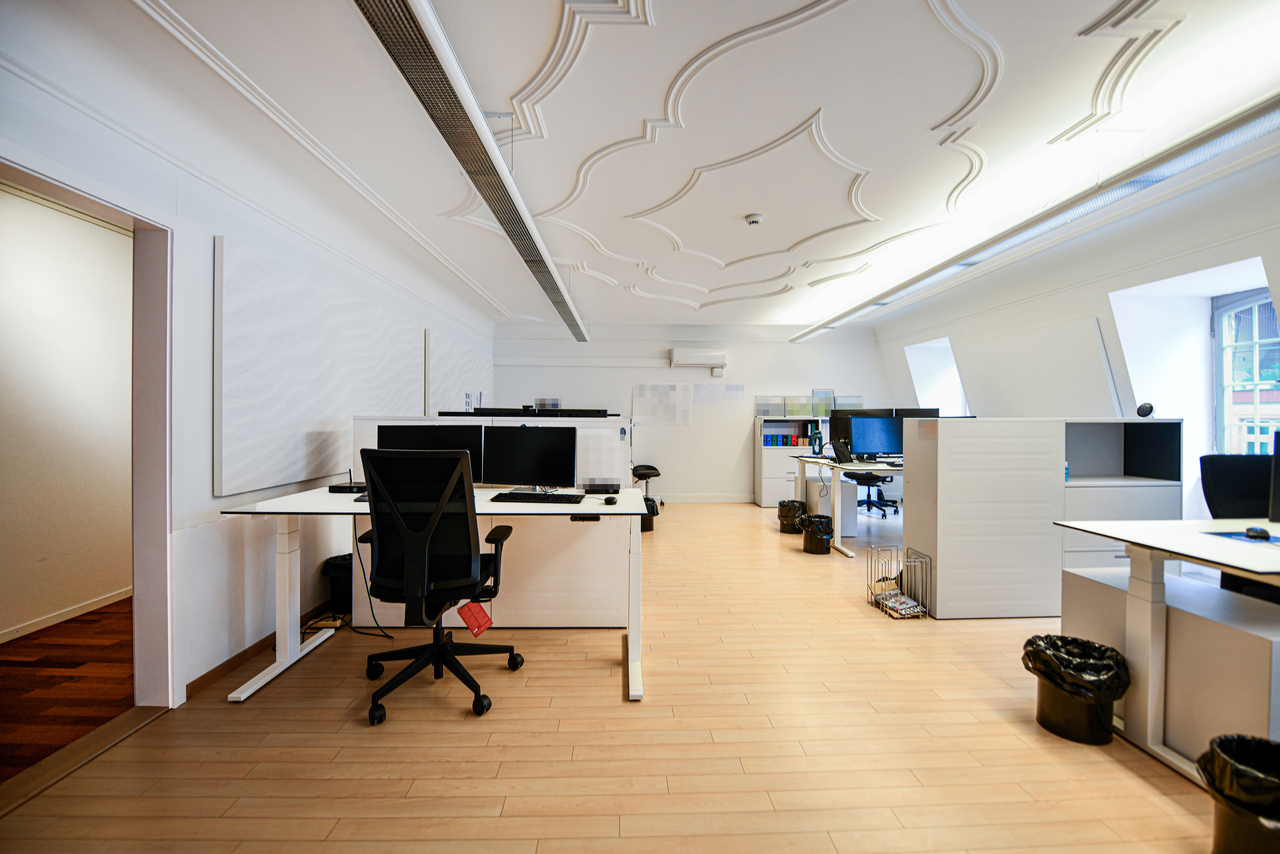 258m² bureau, photo 1 sur 6