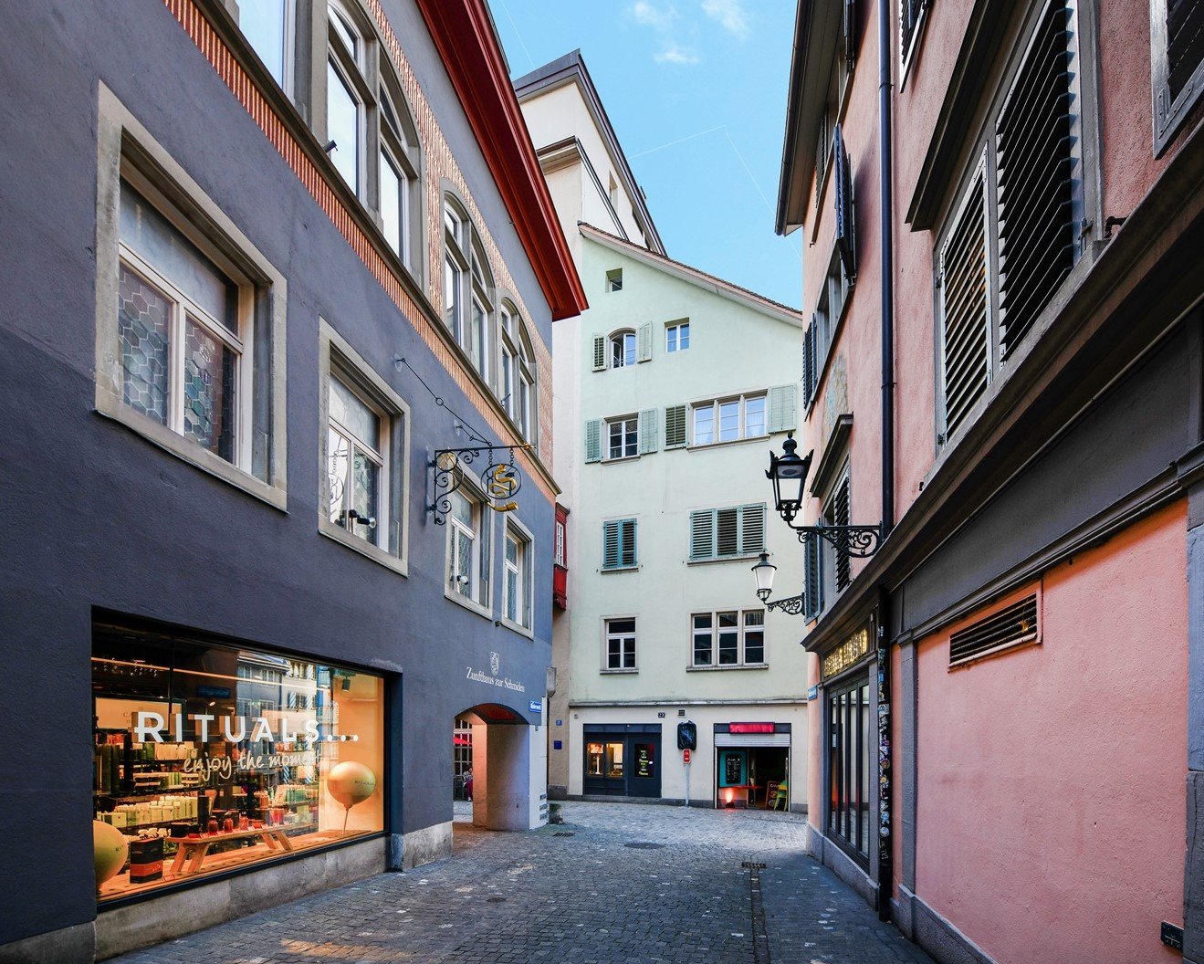 129m² shop