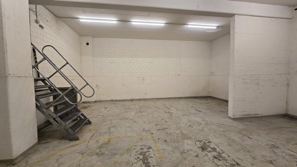 Local de stockage de 73m²