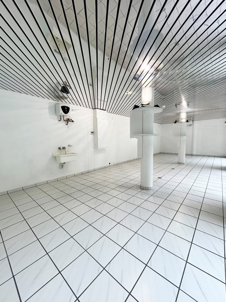 50m² shop