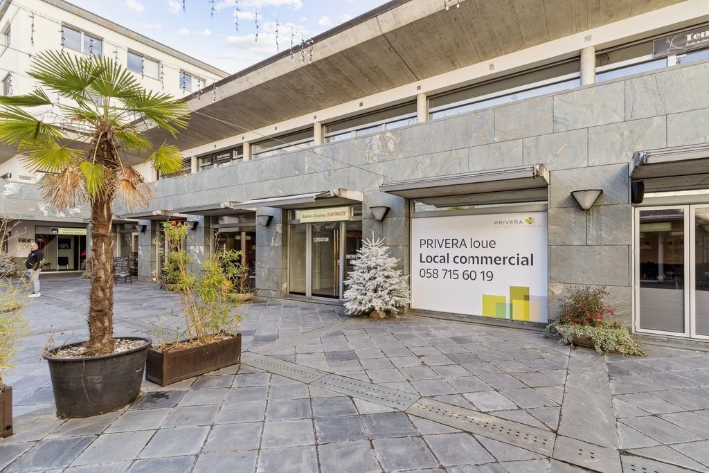 50m² shop