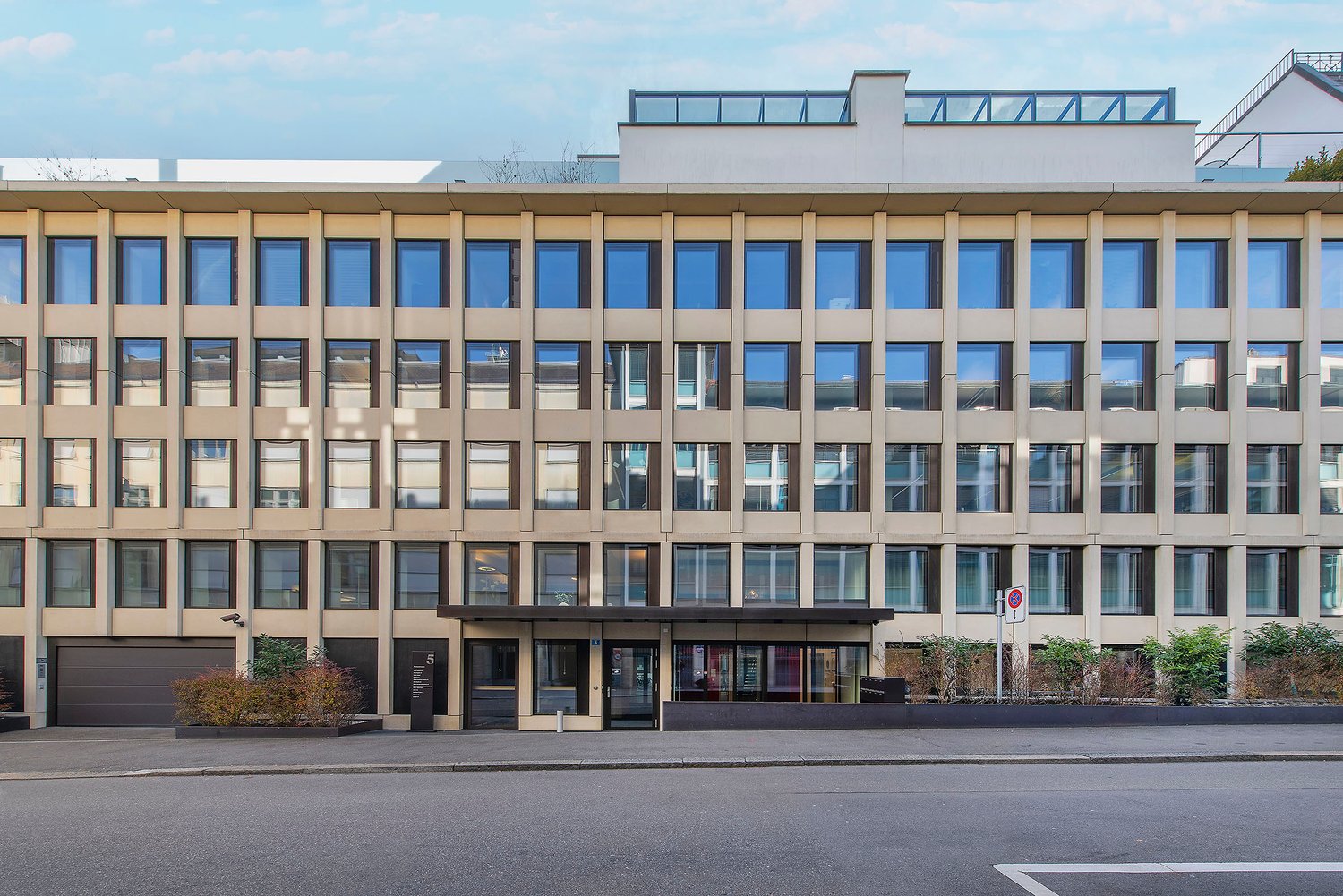 710m² de bureaux, photo 1 sur 10
