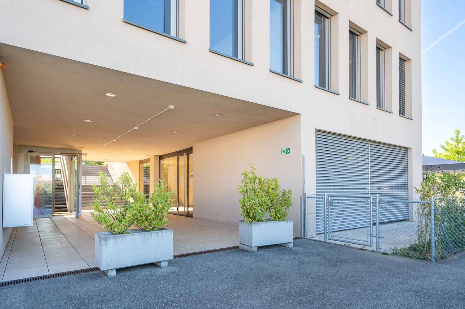 135m² office