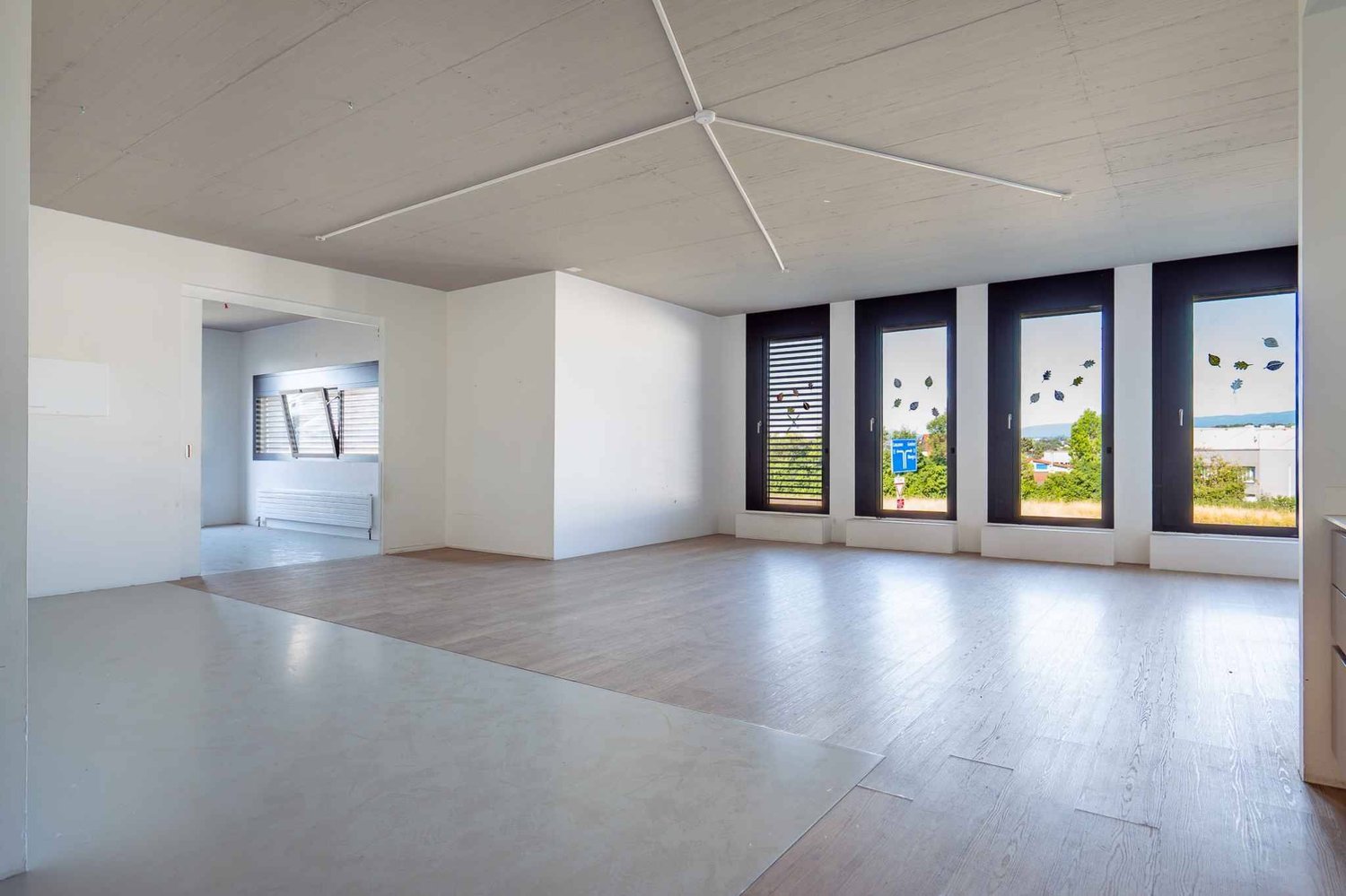 135m² office