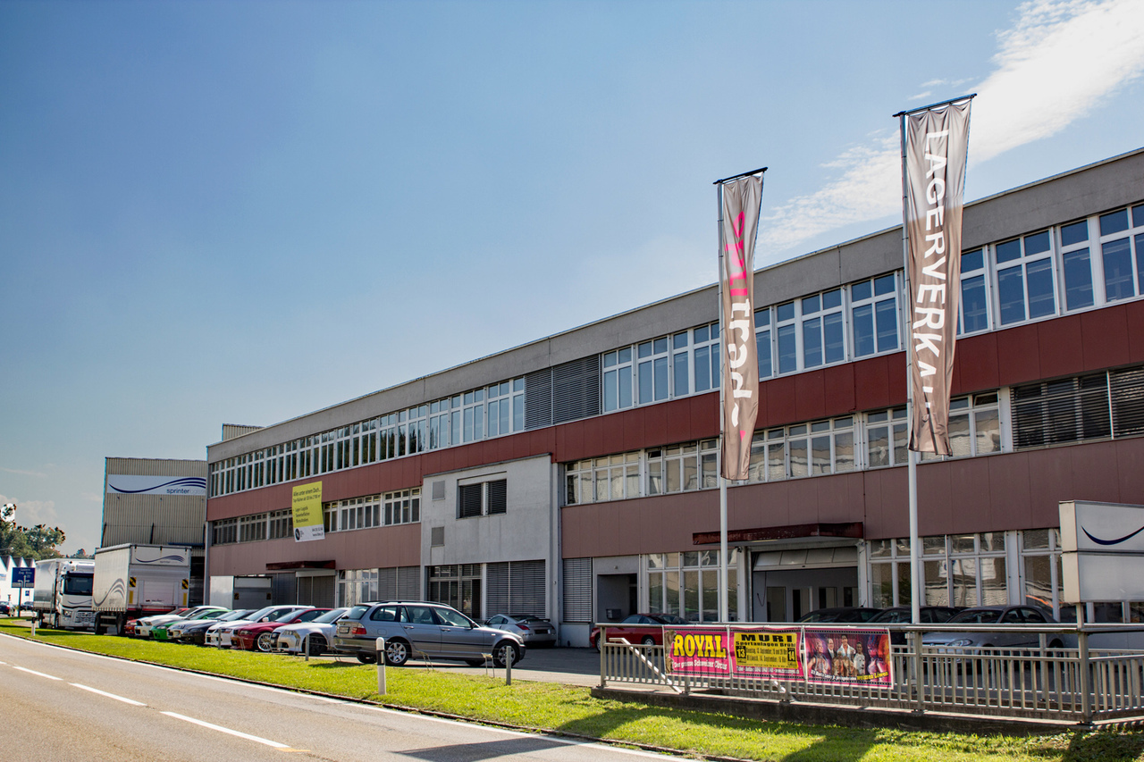 331m² bureau, photo 1 sur 6