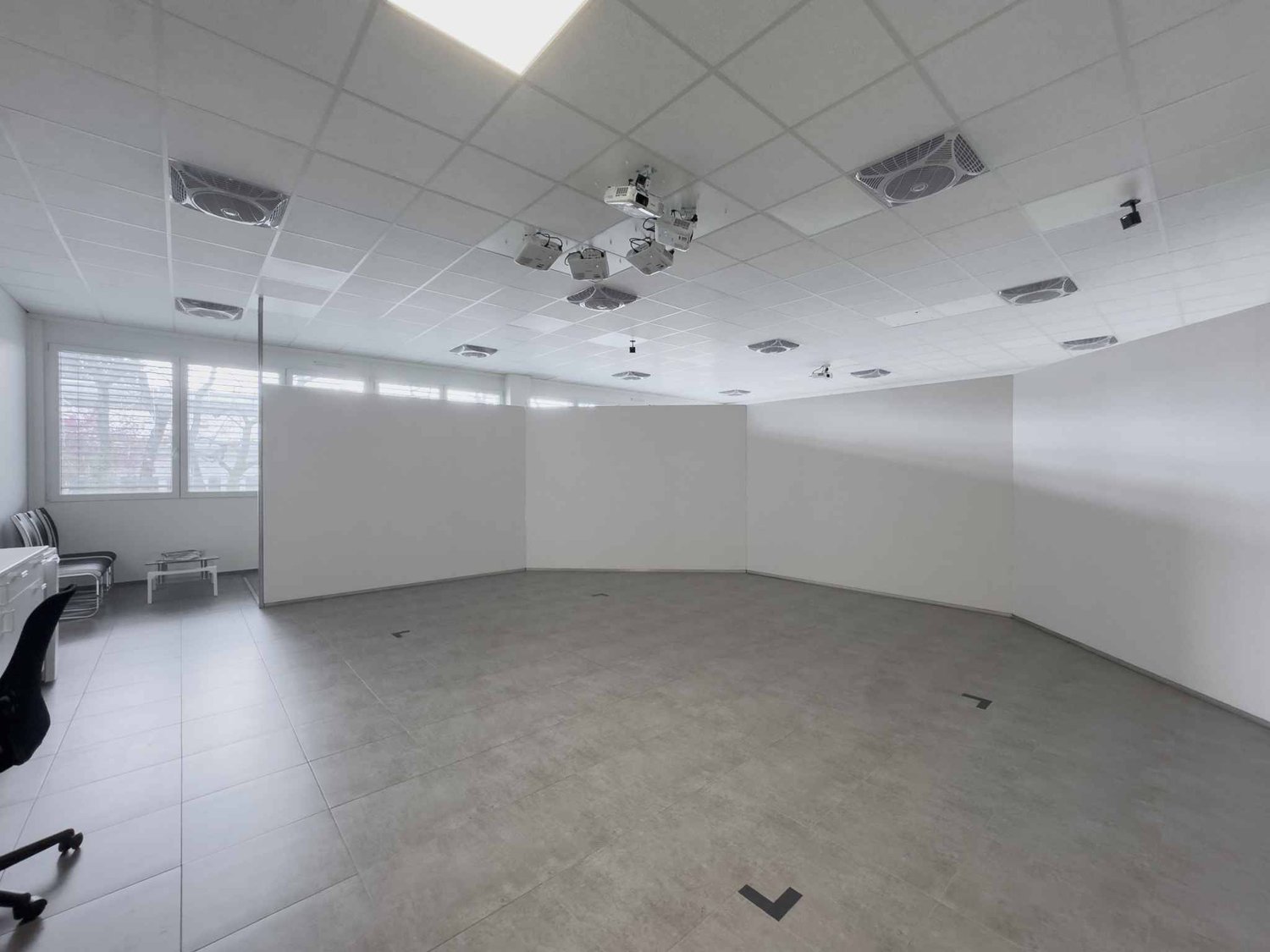 125m² office