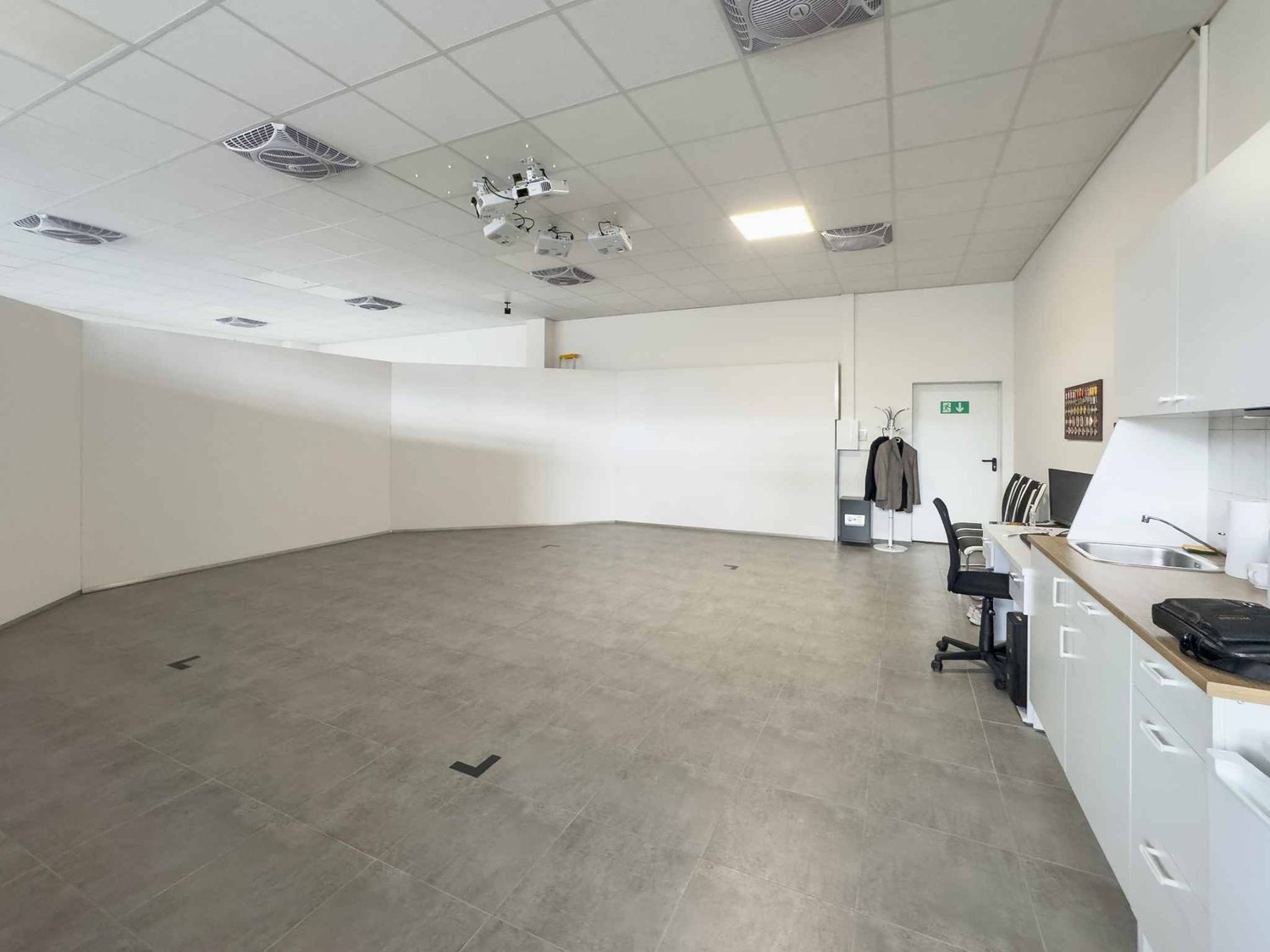 125m² office