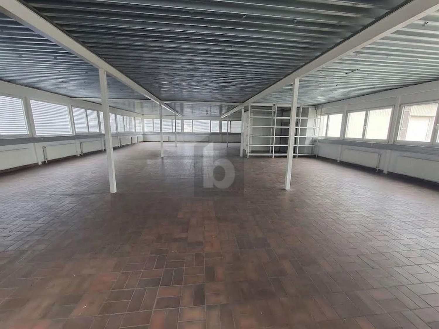 460m² factory, photo 1 sur 4