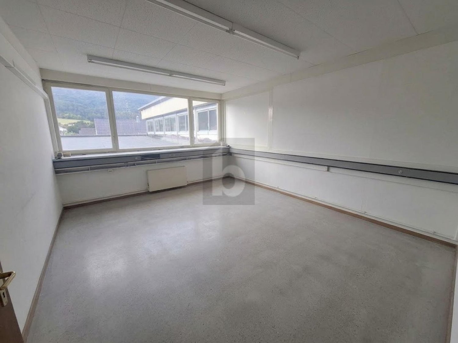 460m² factory, photo 3 sur 4