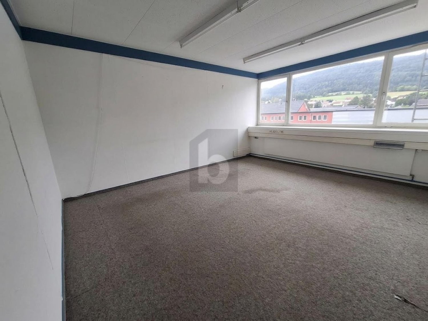 460m² factory, photo 4 sur 4