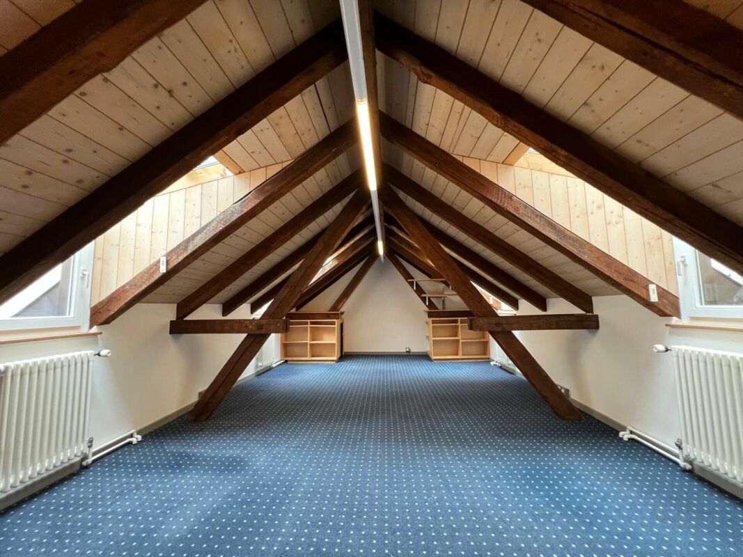 60m² office