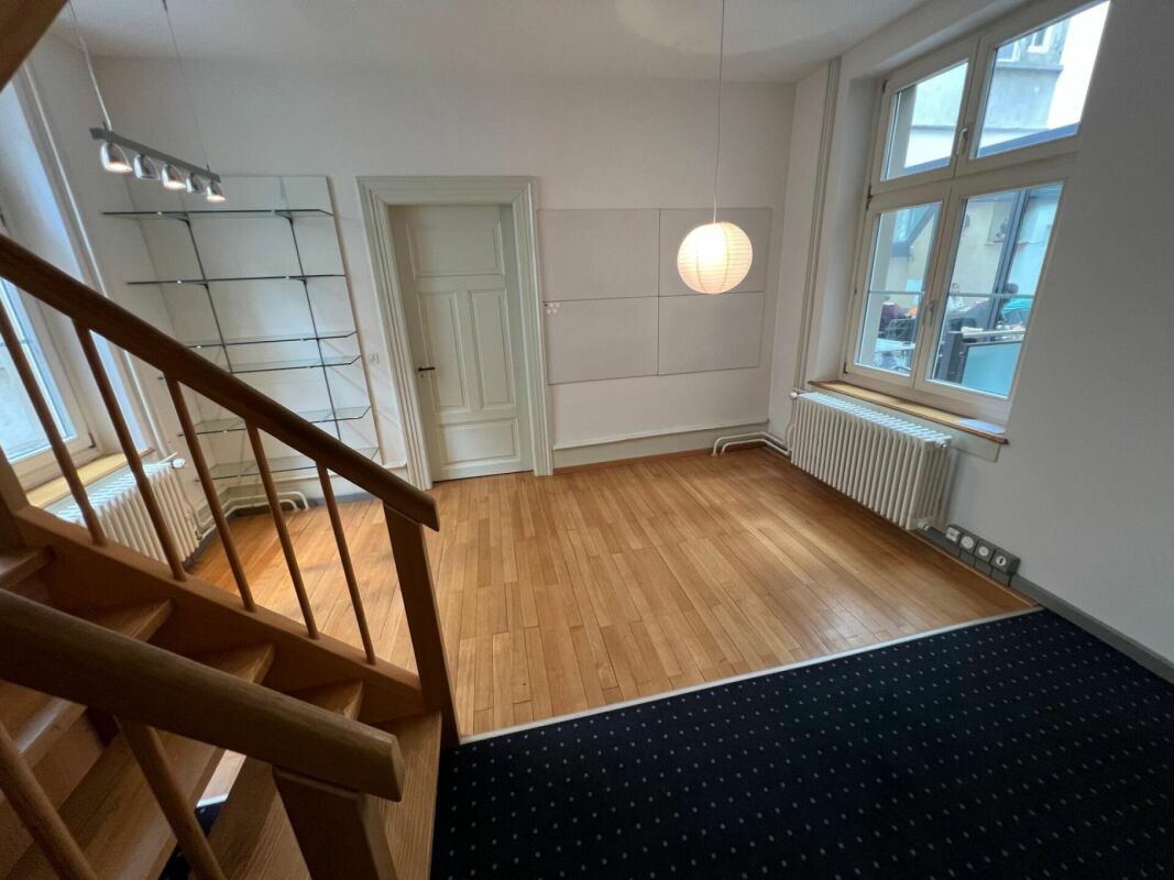 60m² office