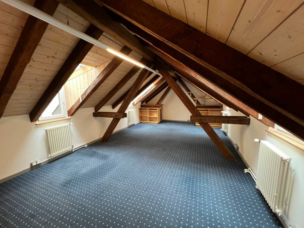 60m² office