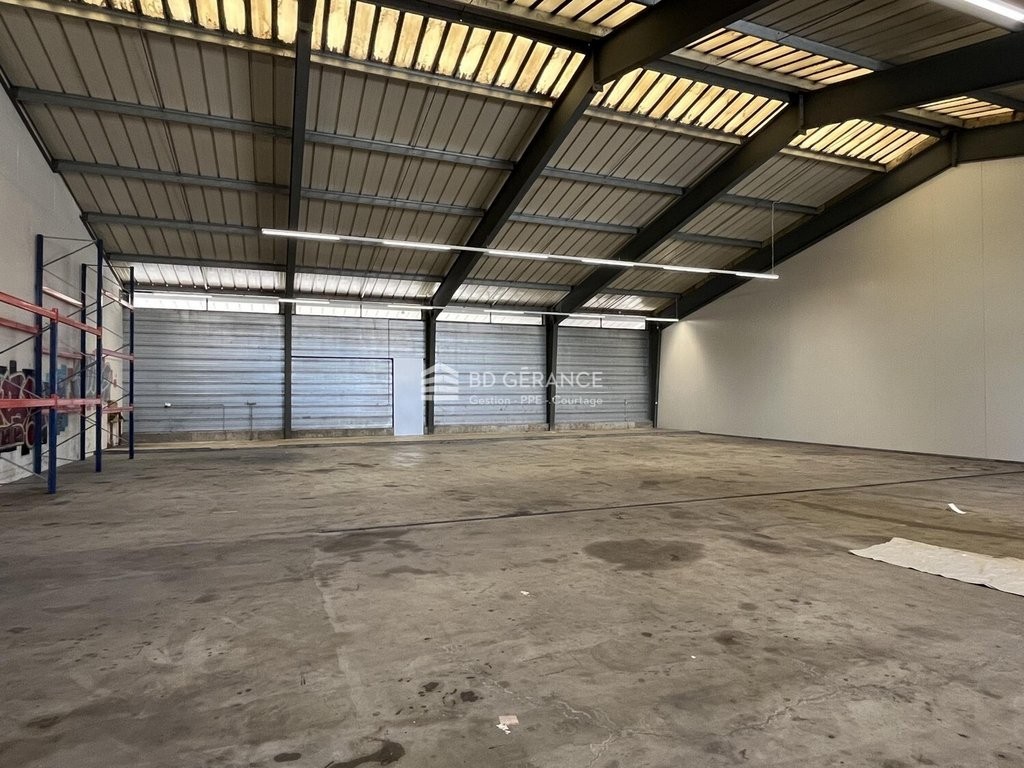 500m² storage room
