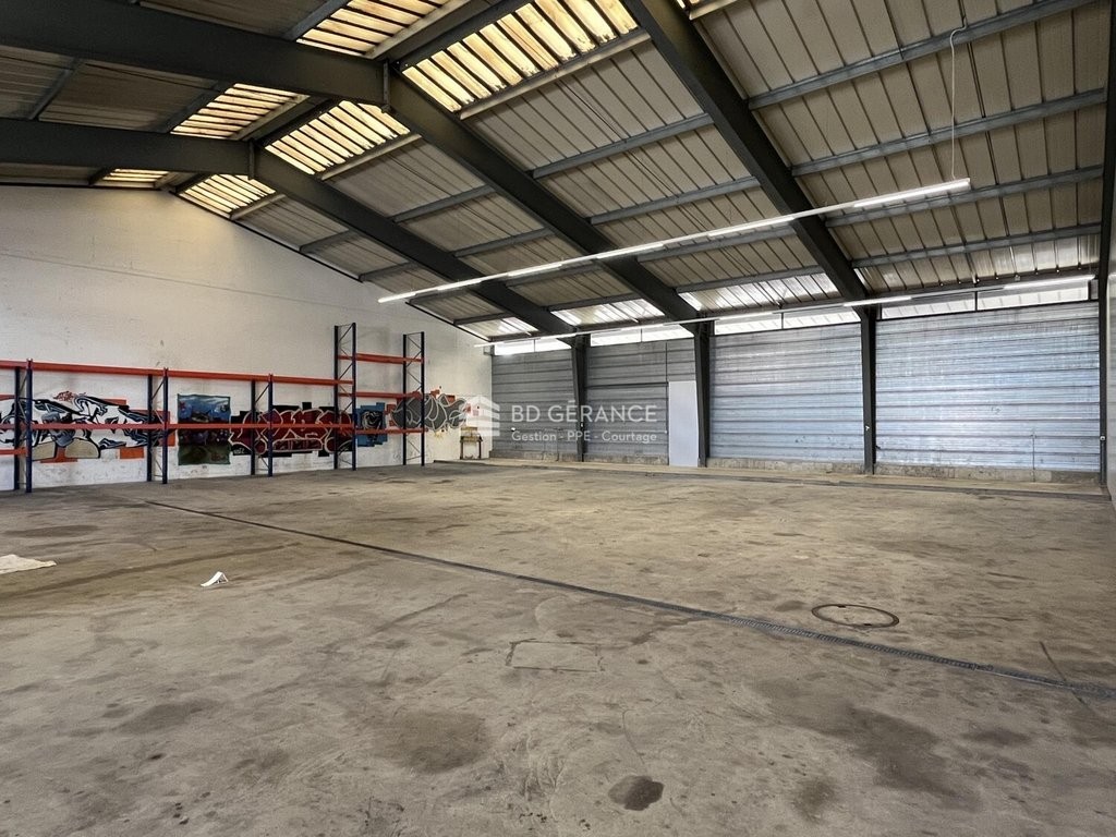 500m² storage room