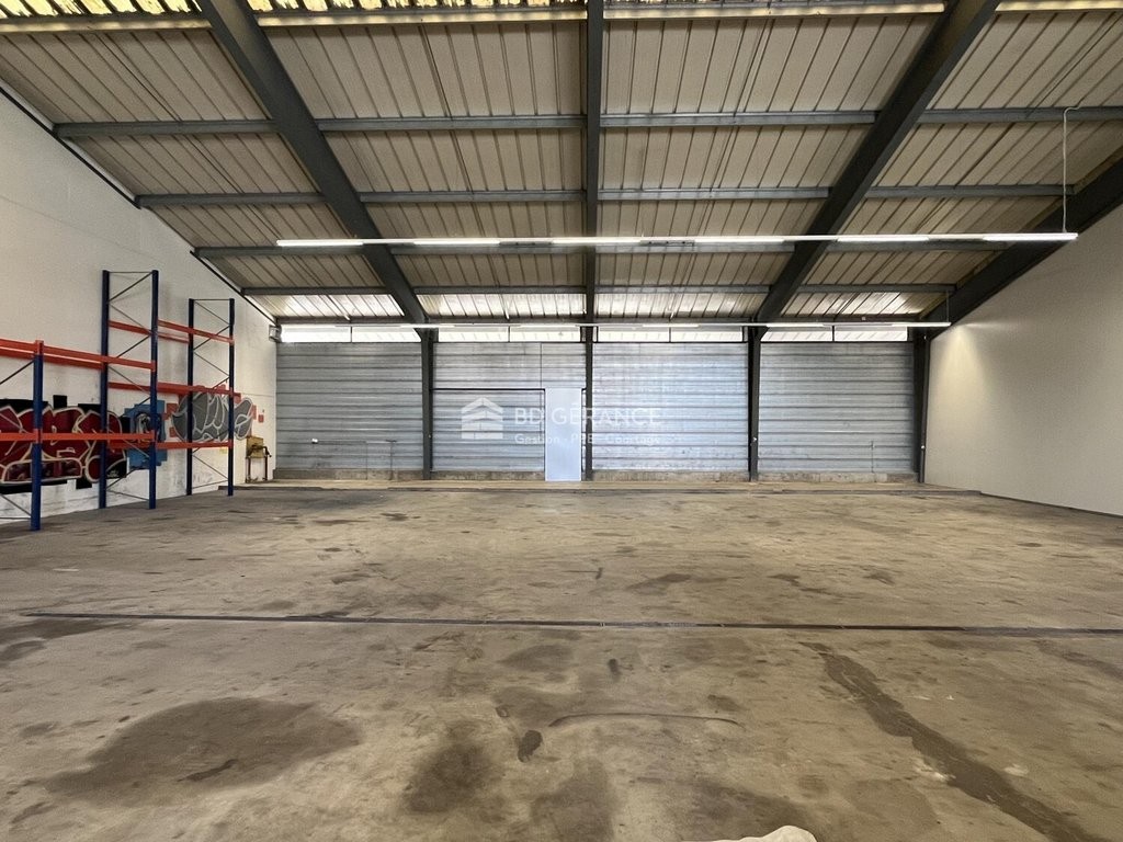 500m² storage room