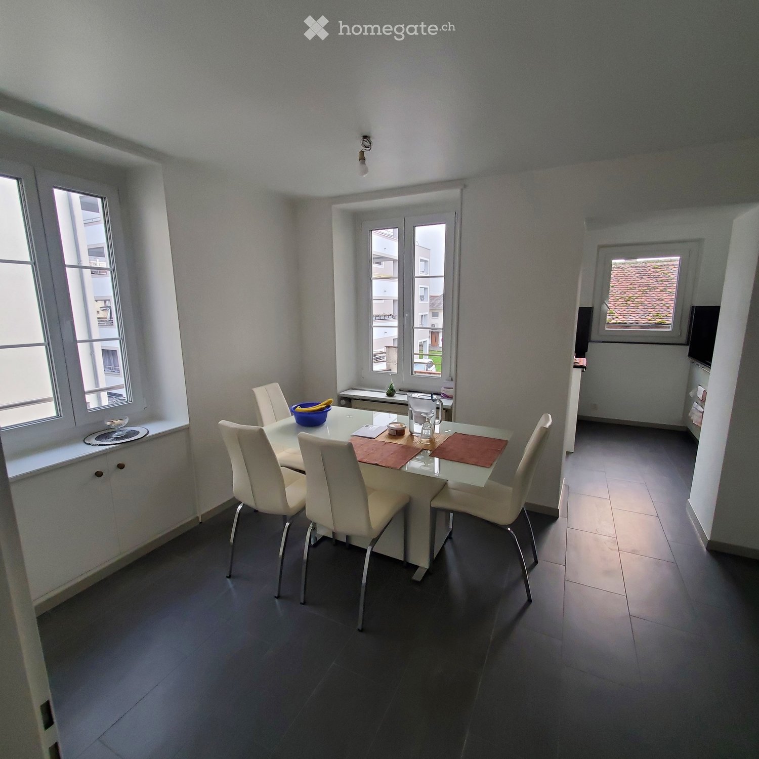 5 rooms apartment