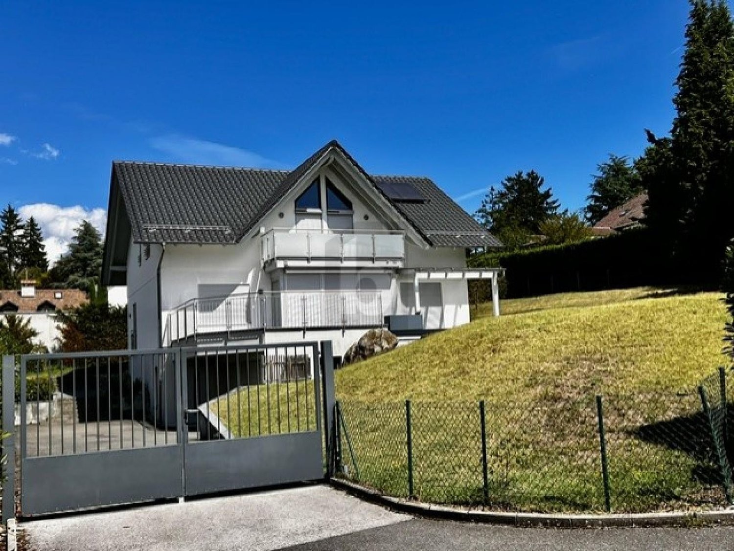 8 Zimmer Einfamilienhaus