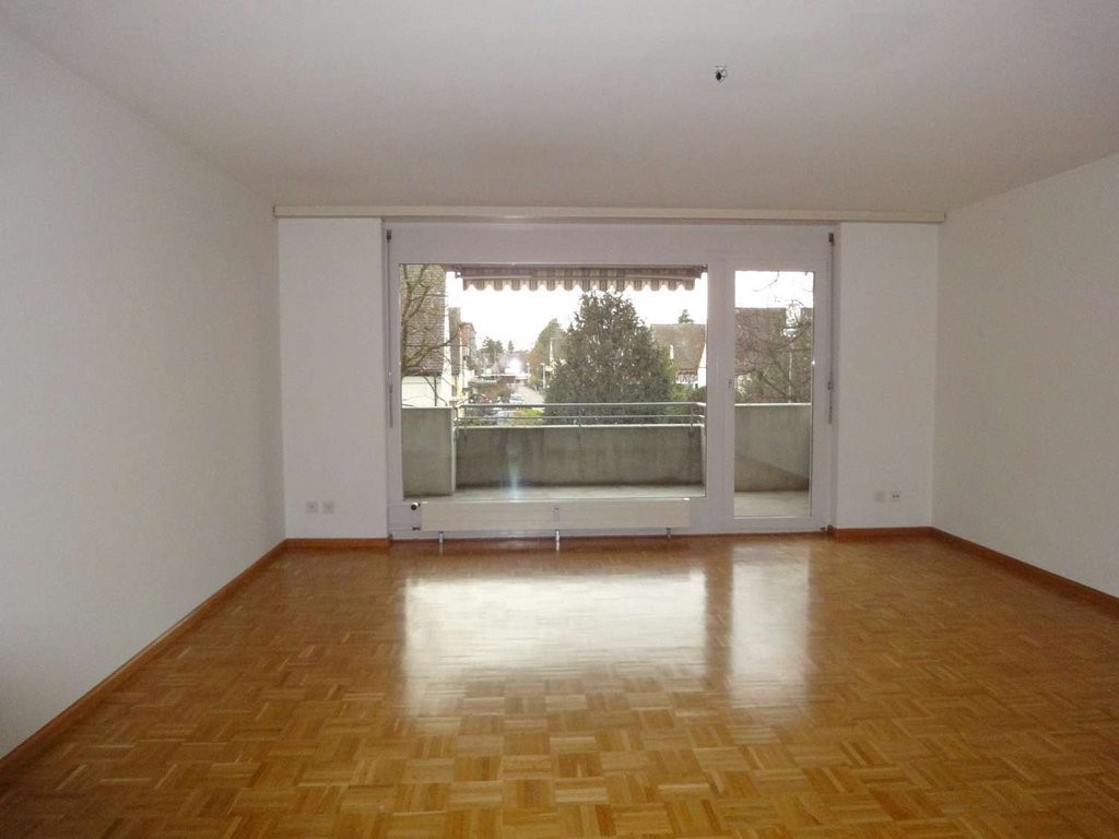 Appartement de 3 ½ pièces","description":"Emplacement calme et immeuble très bien entretenu.   
  
L'appartement est équipé comme suit :   
  
\- Cuisine avec carrelage   
\- Lave-vaisselle, vitrocéramique, grand réfrigérateur, etc.   
\- 2 salles d'eau / salles de bain avec fenêtre   
\- Réduit ave