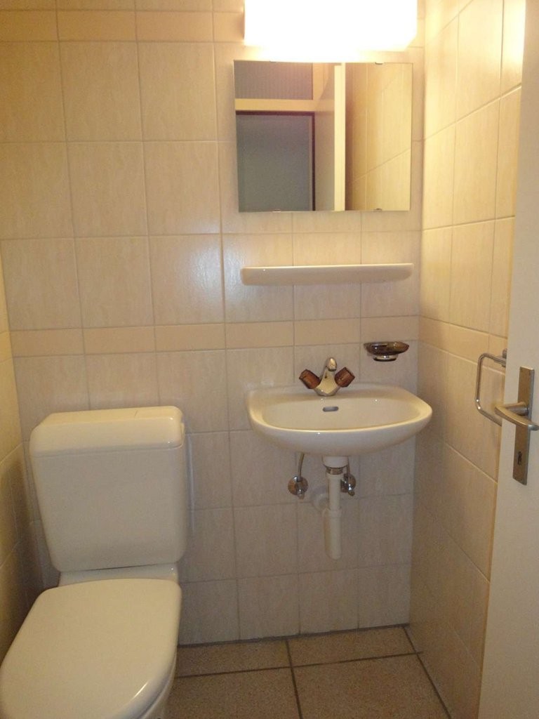 Appartement de 3 ½ pièces","description":"Emplacement calme et immeuble très bien entretenu.   
  
L'appartement est équipé comme suit :   
  
\- Cuisine avec carrelage   
\- Lave-vaisselle, vitrocéramique, grand réfrigérateur, etc.   
\- 2 salles d'eau / salles de bain avec fenêtre   
\- Réduit ave