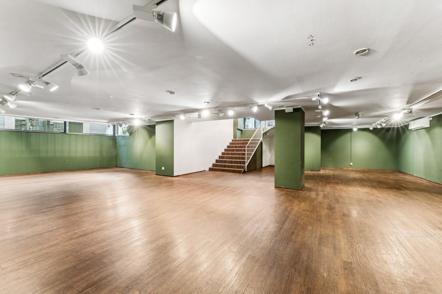 Magasin de 281m²