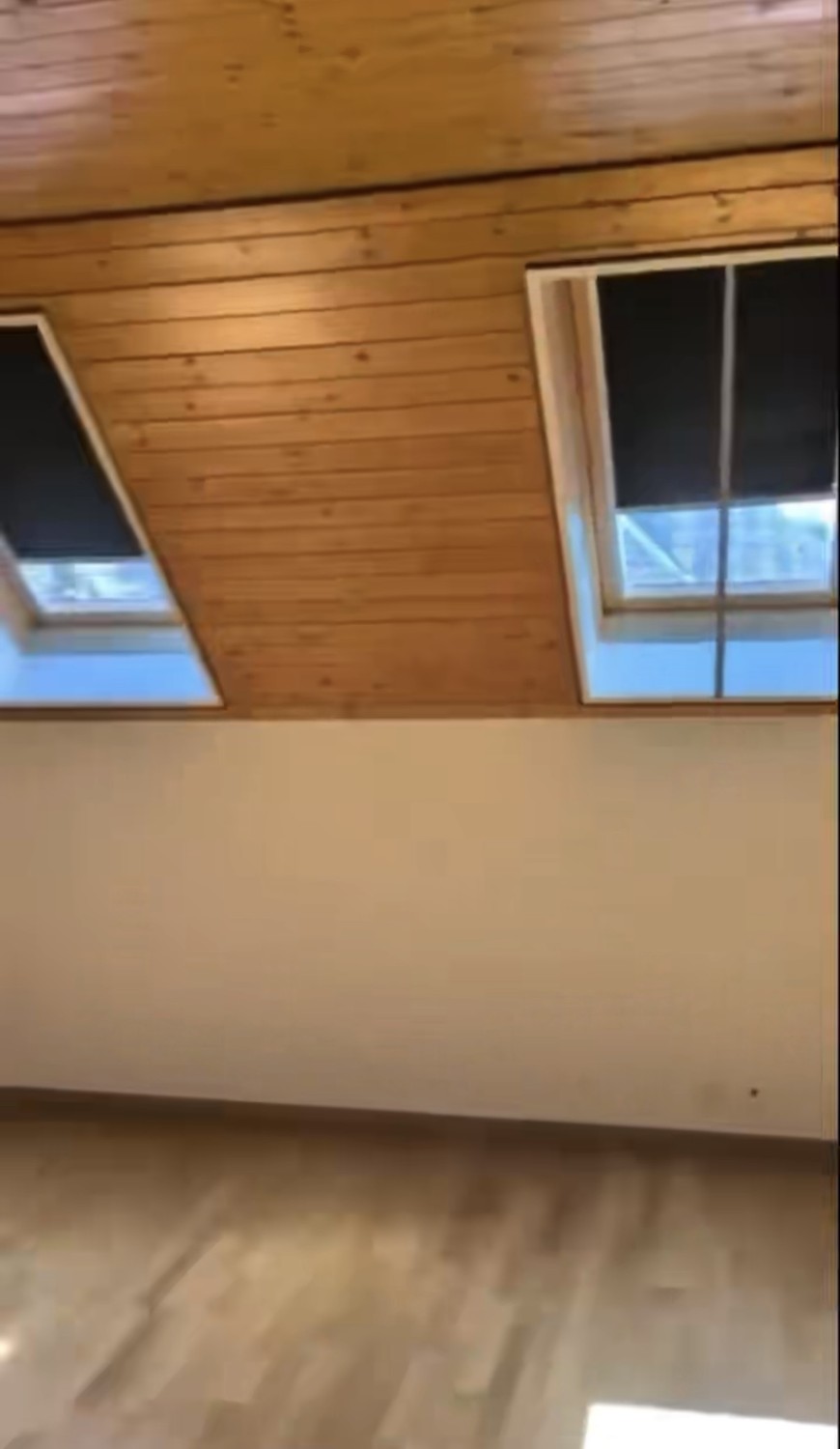 Chambre dans une colocation
**Emplacement** : L'appartement est situé dans un quartier calme, tout en étant extrêmement pratique. Il se trouve à seulement 2 minutes à pied de la gare et à 5 minutes à pied du supermarché.
**Détails du loyer** : La chambre est **non meublée**. Le loyer comprend les fr, photo 2 sur 8