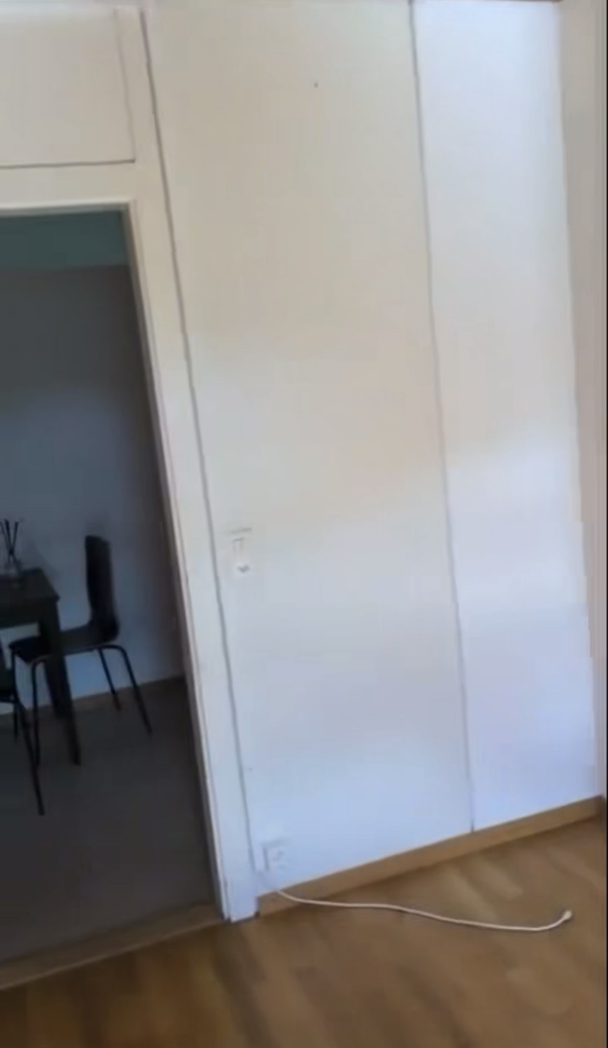 Chambre dans une colocation
**Emplacement** : L'appartement est situé dans un quartier calme, tout en étant extrêmement pratique. Il se trouve à seulement 2 minutes à pied de la gare et à 5 minutes à pied du supermarché.
**Détails du loyer** : La chambre est **non meublée**. Le loyer comprend les fr, photo 8 sur 8