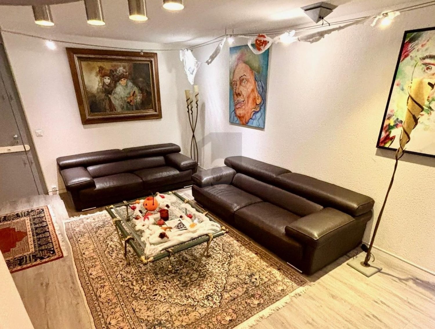 80m² office