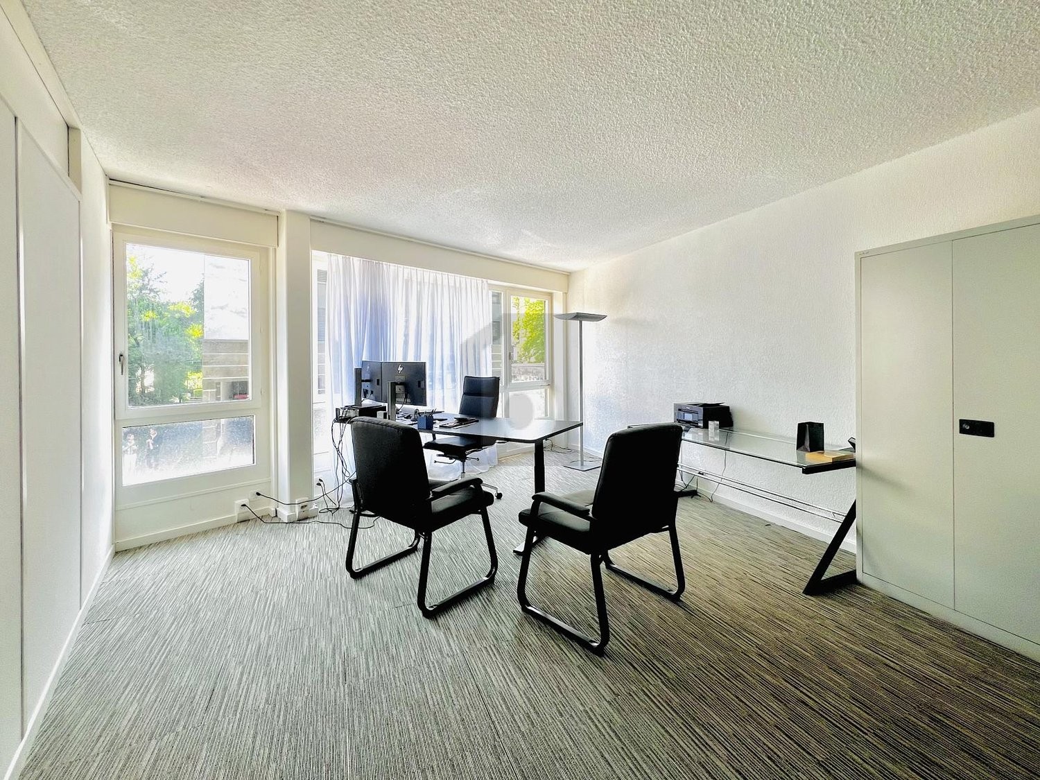 80m² office