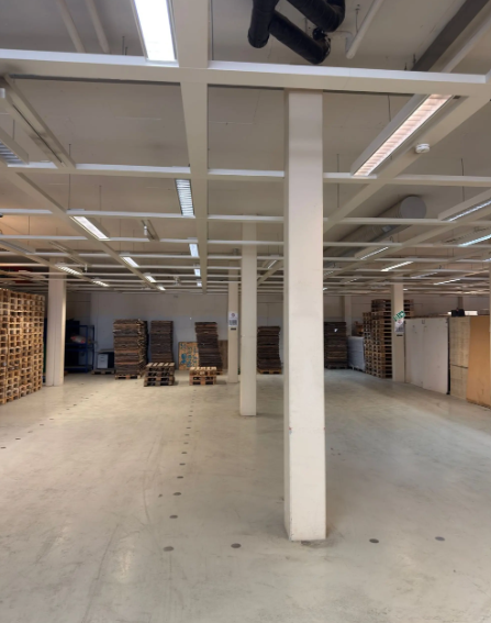850m² shop