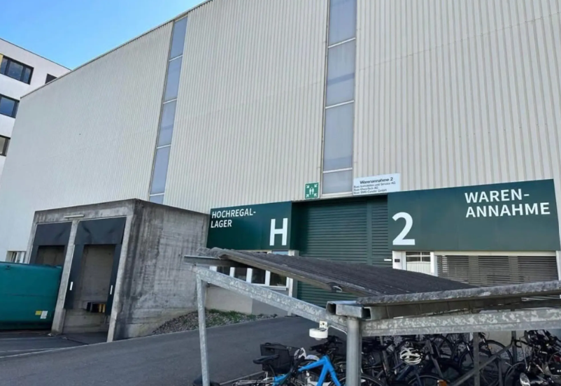 850m² shop
