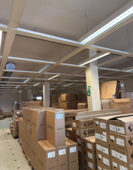 850m² shop